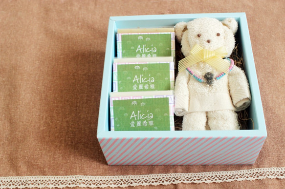 [小孩們的驚喜]無染亞麻熊 手工皂禮盒  彌月禮、週歲禮或是小朋友都很適合 第2張的照片