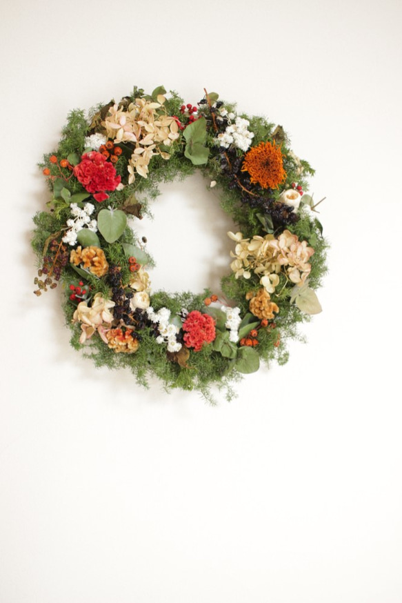 一冬飾れるケイトウとヨウシュヤマゴボウのChristmas wreath 6枚目の画像