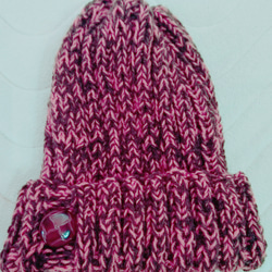 ピンク色×茶色のニット帽 2枚目の画像