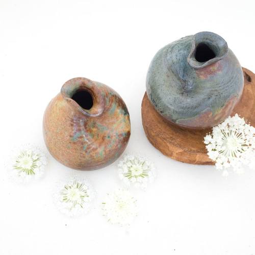 花瓶・陶器・焼き物・轆轤ろくろ・手作りの陶器・釉薬焼成 一輪挿し