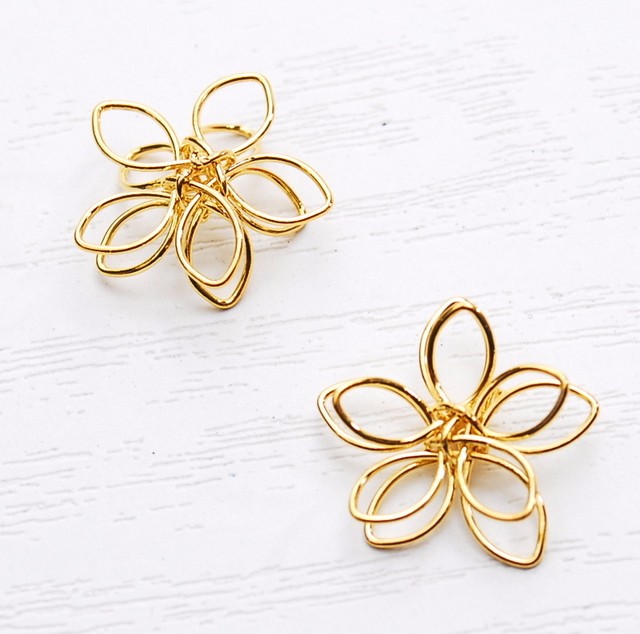 hoop 【Unoハンドメイドアクセサリー】リピーター様ゆい flower hoop 【Unoハンドメイドアクセサリー】リピーター様ゆい flower