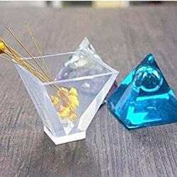 シリコンモールド 【 ピラミッド 型 】 2液レジン液推奨 オルゴナイト シリコン型 1枚目の画像