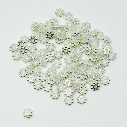 メタルビーズ シルバー 約100個 花状 スペーサー ロンデル 金具 1枚目の画像