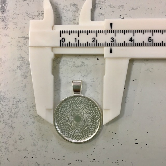 ミール皿 (m-03) ラウンド ライトシルバー 6枚 丸 セッティング レジン パーツ 3枚目の画像