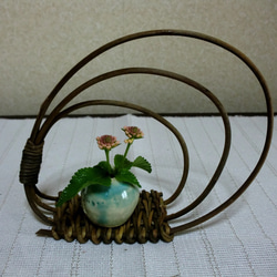 　右流れ三つ輪花台＆ループ型花瓶添え（壁掛けにも使用可能）ミニ花瓶つき 3枚目の画像