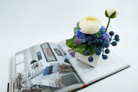 人造花飾-白盆陸蓮藍果實香氛小品 第3張的照片