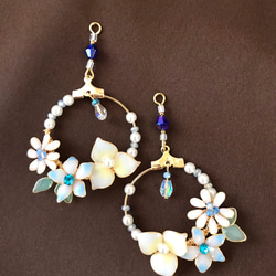 《小花圈》恬靜幽雅  優雅藍 氣質黃 陶瓷感銅線 樹脂耳環 花圈  水鑽 人造水晶 珍珠  接單製作 第3張的照片
