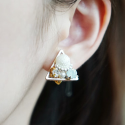 Minimily - 幾何三角形珍珠耳環 (316L不鏽鋼抗敏耳針/耳夾) 第7張的照片