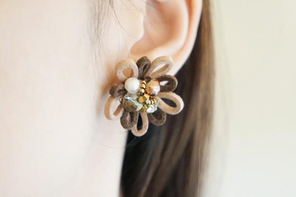 Minimily - 綻放．花朵珍珠耳環 (醫療用不鏽鋼抗敏耳針 / 耳夾) 第10張的照片