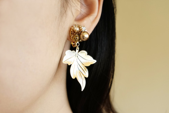 Minimily - 花詠葉 - 水晶珍珠耳環 (316L不鏽鋼抗敏耳針/耳夾) 第9張的照片