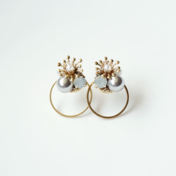 Minimily - 幾何花 - 水晶珍珠耳環 (316L不鏽鋼抗敏耳針 / 耳夾) 第2張的照片