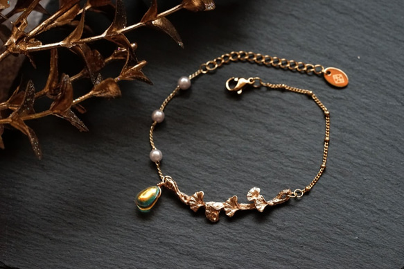 Minimily - Vintage銀杏手環 - 珍珠鍊琉璃珠垂吊手環 (316L不鏽鋼抗敏) 第3張的照片
