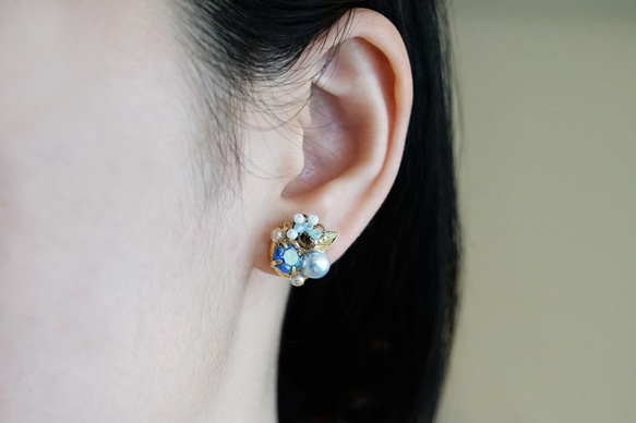 Minimily - 花簇 - 水晶珍珠圓環耳環 (醫療用不鏽鋼抗敏耳針 / 耳夾) 第9張的照片