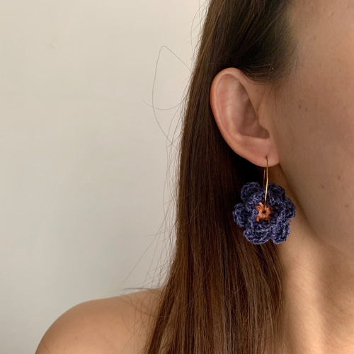 新品☆フラワーピアス Crochet flower earrings -six petals flower in blue ピアス（フック