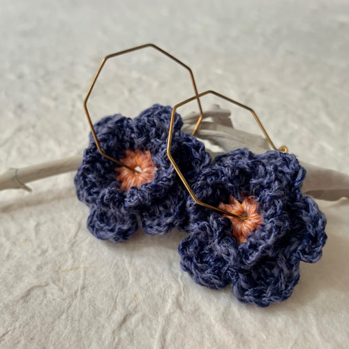新品☆フラワーピアス Crochet flower earrings -six petals flower in blue ピアス（フック