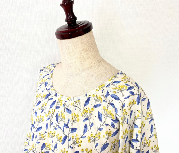 花朵圖案豐富*寬鬆的插肩連衣裙*長袖*黃色x藍白色 第10張的照片