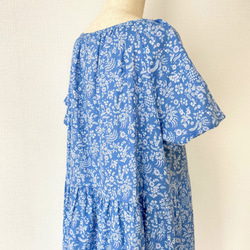 天藍色*柔軟的雙層紗布的小花朵圖案*寬鬆的短袖插肩連衣裙* 100％棉 第10張的照片