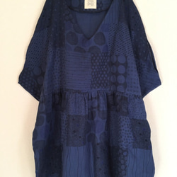 斯堪的納維亞*軟雙層紗布束腰連衣裙*隨機點狀方式*靛藍 第1張的照片
