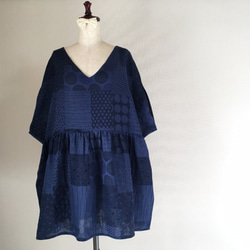 斯堪的納維亞*軟雙層紗布束腰連衣裙*隨機點狀方式*靛藍 第2張的照片