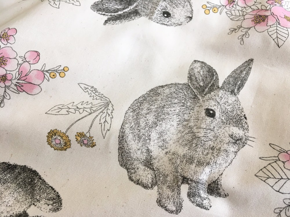ウサギと花柄＊シンプルフレアワンピース＊五分袖 2枚目の画像