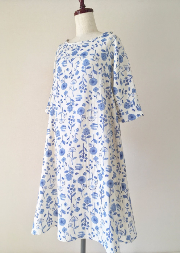 小花和鳥喇叭連衣裙*軟雙紗布* 100％純棉*白色×天藍色 第4張的照片