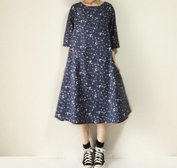 月と星くず＊五分袖のシンプルフレアワンピース＊夜空柄 ワンピース