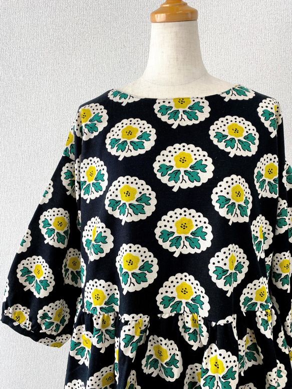 斯堪的納維亞復古花卉圖案*寬鬆聚攏連衣裙*四分之三的袖子*棉麻*黑色x黃色 第7張的照片