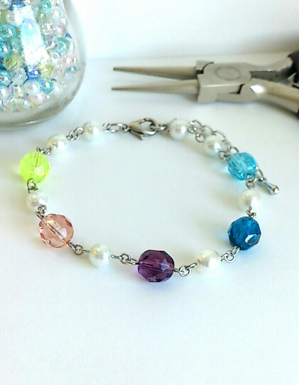 colorful beads and white pearl ☆プチプラブレスレット≪送料無料≫ 2枚目の画像