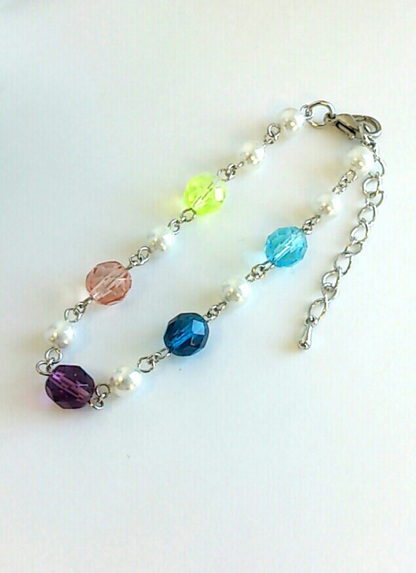 colorful beads and white pearl ☆プチプラブレスレット≪送料無料≫ 3枚目の画像