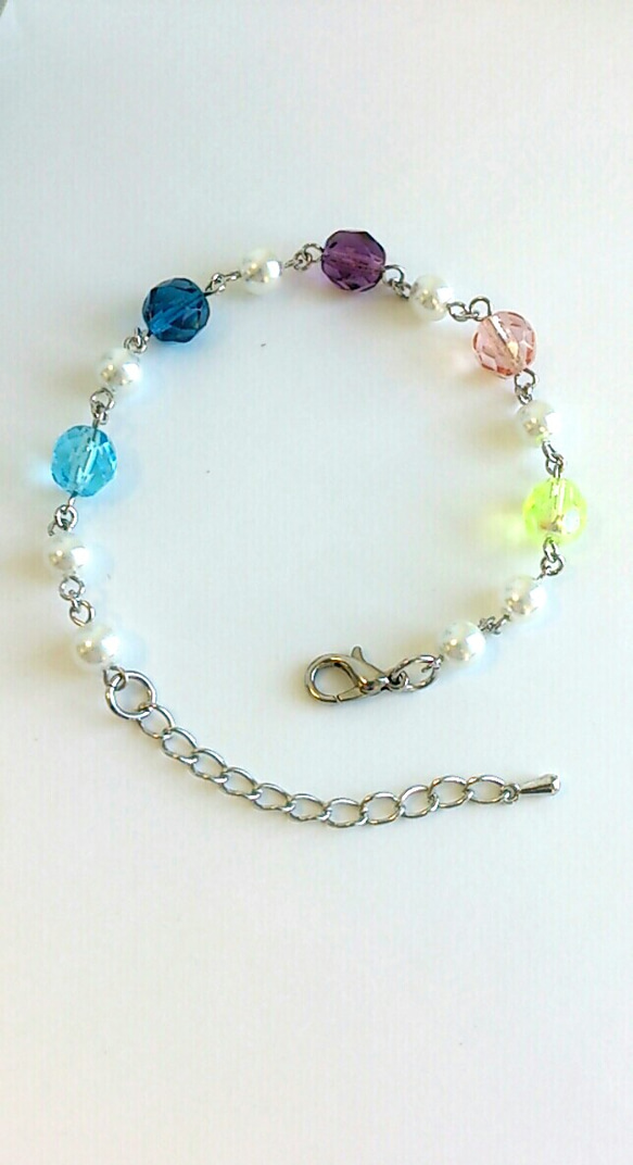 colorful beads and white pearl ☆プチプラブレスレット≪送料無料≫ 4枚目の画像