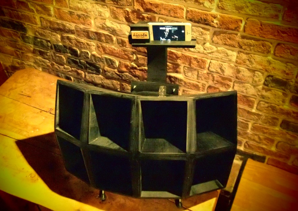 iPhoneスピーカー　マルチセルラー・ホーン