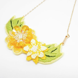 Sunflowers Sequin and Embroidery Flower Necklace *Handmade* 2枚目の画像