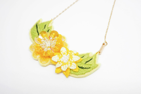 Sunflowers Sequin and Embroidery Flower Necklace *Handmade* 2枚目の画像