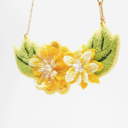 Sunflowers Sequin and Embroidery Flower Necklace *Handmade* 3枚目の画像