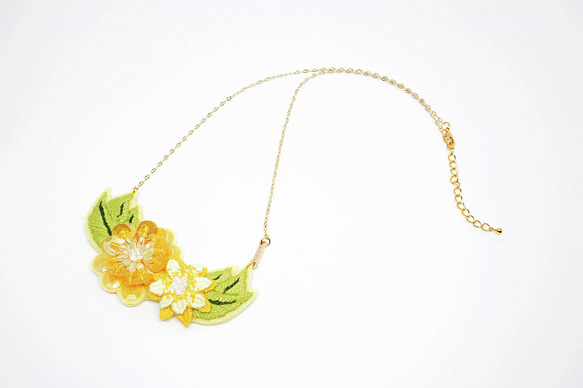 Sunflowers Sequin and Embroidery Flower Necklace *Handmade* 4枚目の画像