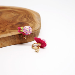 Mini Hydrangeas (Fuchsine)Embroidery Earrings *Handmade* 1枚目の画像