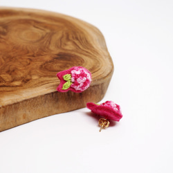 Mini Hydrangeas (Fuchsine)Embroidery Earrings *Handmade* 2枚目の画像