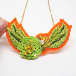 Fresh Orange with Green Sequin and Embroidery Flower Necklac 1枚目の画像