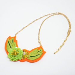 Fresh Orange with Green Sequin and Embroidery Flower Necklac 4枚目の画像