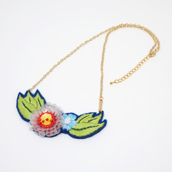 Navy Blue Sequin and Embroidery Flower Necklace *Handmade* 3枚目の画像