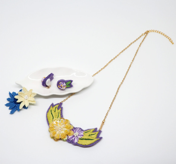 Mini Hydrangeas (Iris) Embroidery Earrings *Handmade* 4枚目の画像