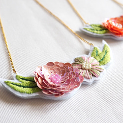 Pink Water Lilies Embroidery Flower Bib Necklace *Handmade* 2枚目の画像