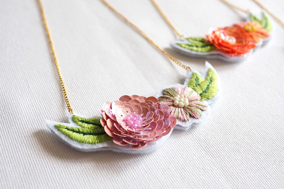 Pink Water Lilies Embroidery Flower Bib Necklace *Handmade* 2枚目の画像