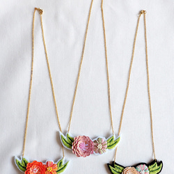 Pink Water Lilies Embroidery Flower Bib Necklace *Handmade* 3枚目の画像