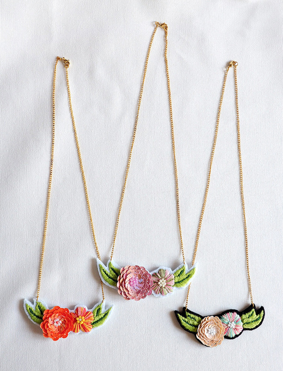 Pink Water Lilies Embroidery Flower Bib Necklace *Handmade* 3枚目の画像