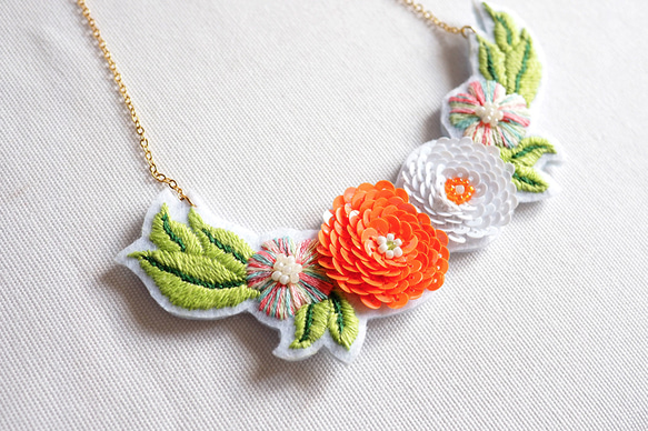 Tangerine Dream Sequin and Embroidery Necklace *Handmade* 2枚目の画像