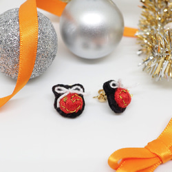 3D Cute & Mini Christmas Ball Embroidery Earrings *Handmade* 2枚目の画像