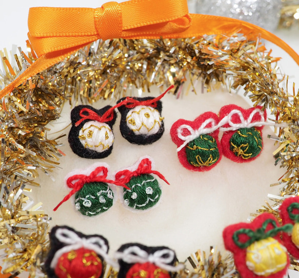 3D Cute & Mini Christmas Ball Embroidery Earrings *Handmade* 4枚目の画像