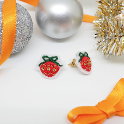 聖誕系﹣聖誕球 手工刺繡耳環．可客製化 第5張的照片