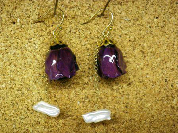 本物紫バラと淡水パールのピアス 1枚目の画像